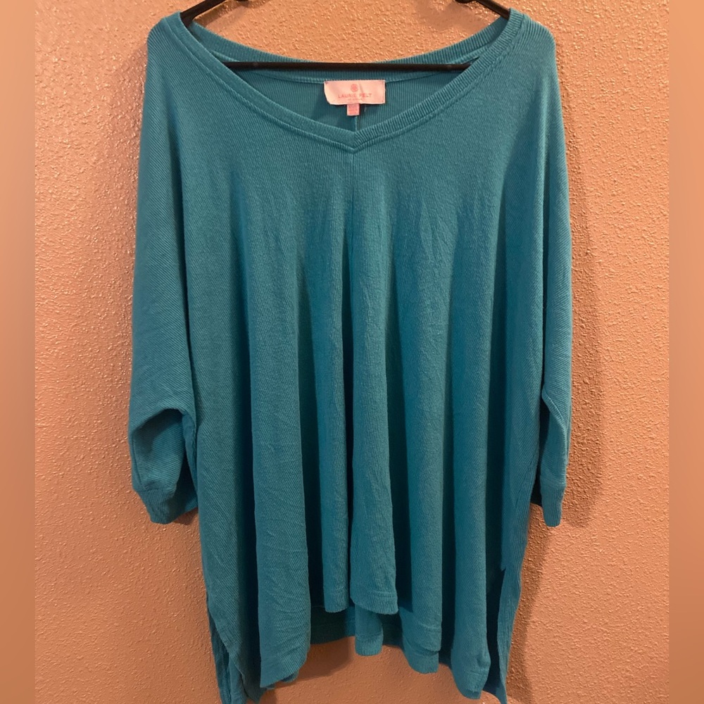 Wide neck flowy tee